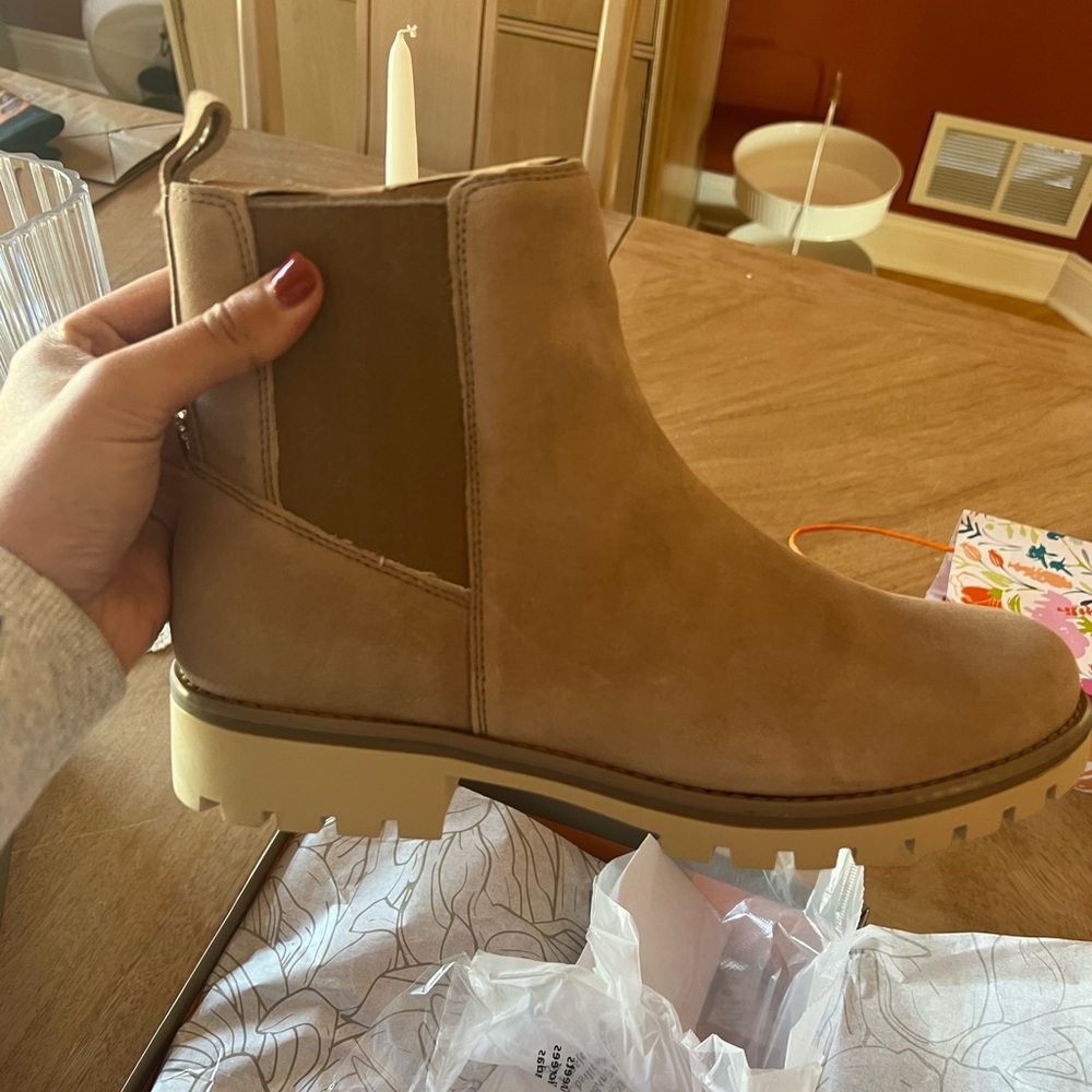 NWTS. Taupe suede Chelsea boots. So comfy!!!